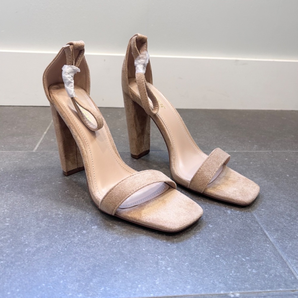 Brand New Kayleen Women’s Size 10 Taupe Suede Strap Heels Ankle Buckle Ashlyn
